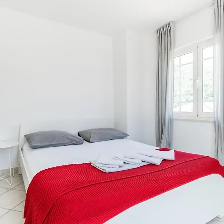 2 Bedroom Stunning In *